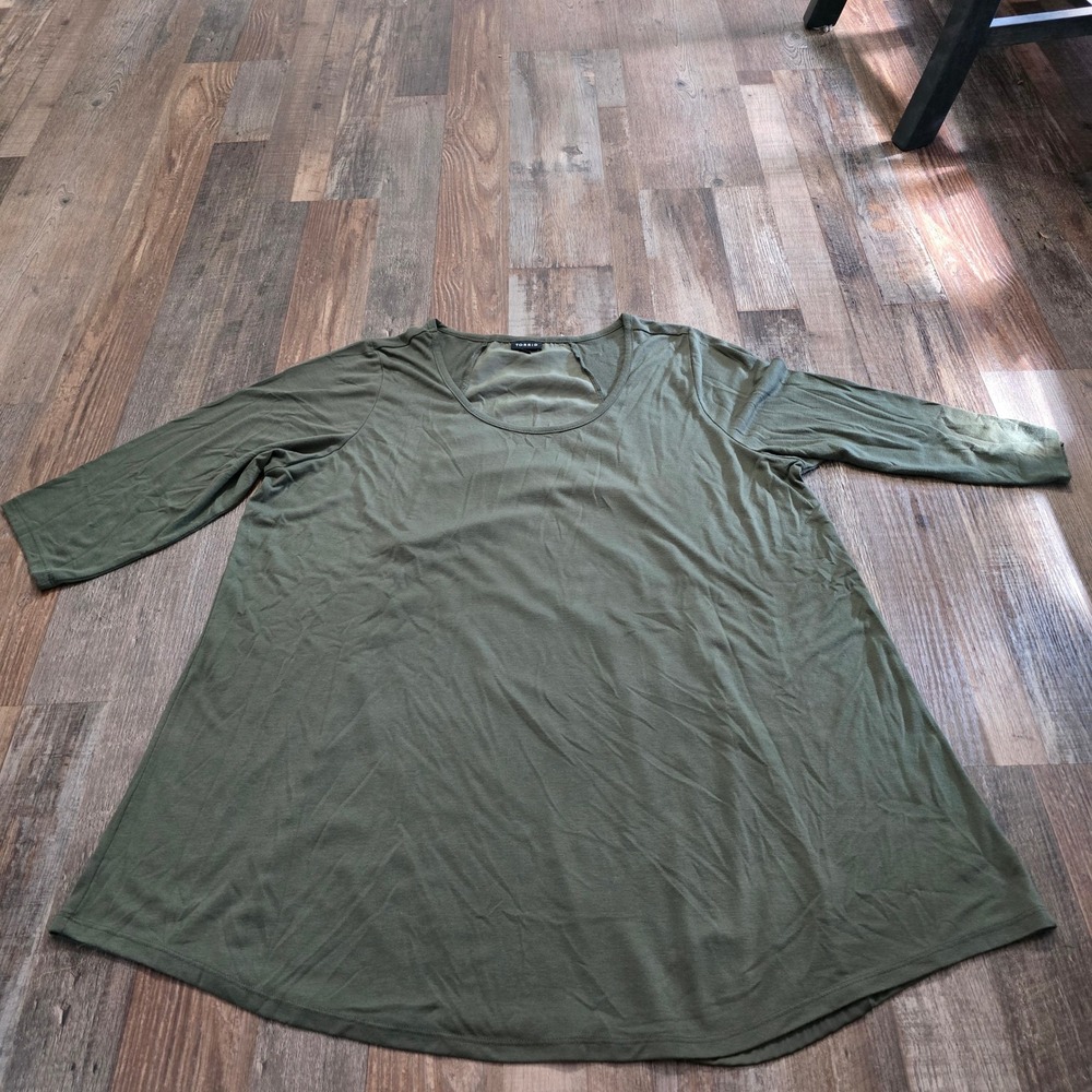 Torrid Tunic Top Womens 3 Olive Green 3/4 Sleeve Scoop Neck Curved Hem Relaxed